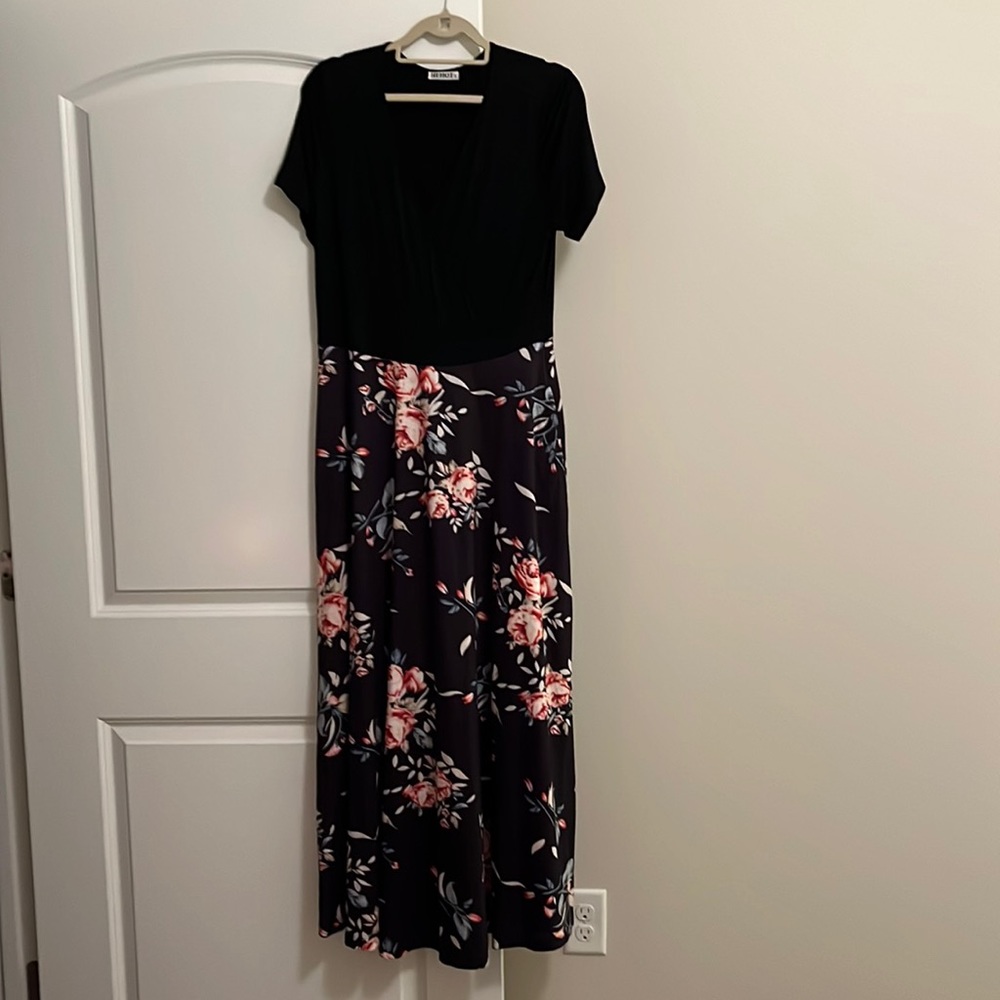 Maxi Dress Black and pink flowers. Never worn